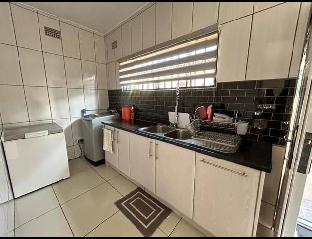 3 BEDROOM HOUSE FOR SALE IN SPRINGS CENTRAL